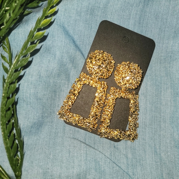 EARRINGS!!! - Picture 2 of 2